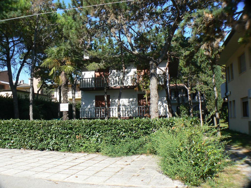 Villa Rosy Lignano Sabbiadoro Extérieur photo